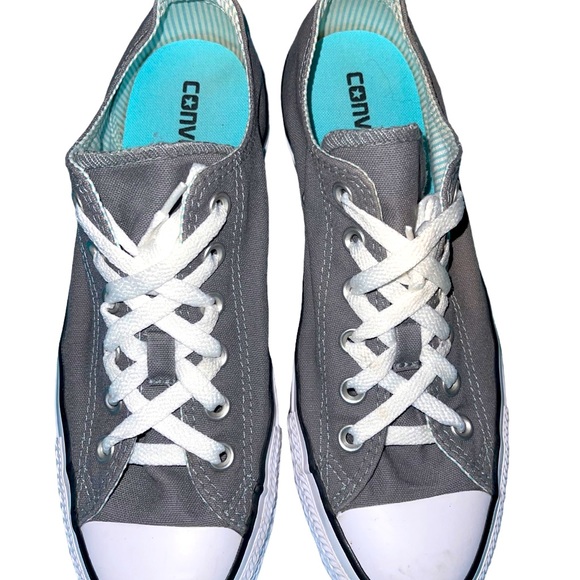 Like new gray,low top,dbl tongue, Converse Chuck Taylor All Star shoes,wmn sz 9. - Picture 3 of 5